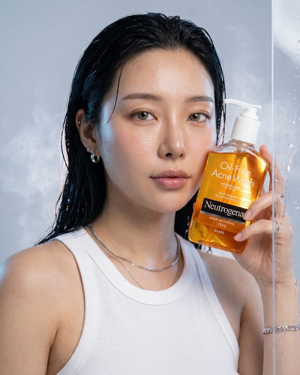 露得清祛痘洁面乳·超写实奢华广告海报